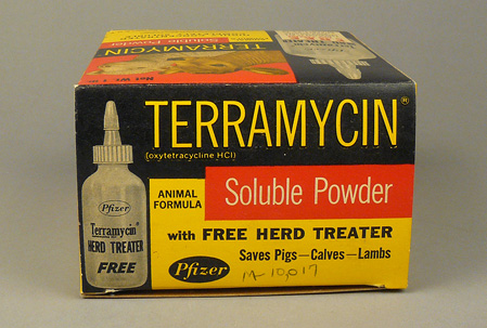 Top of box of Terramycin powder promoting “Free Herd Treater” bottle.