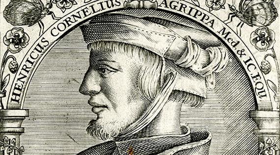 Portrait of a man in a cap under an arch.