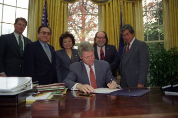 President Clinton Signing Official Apology for U.S. Involvement in Overthrow of Hawai'i Monarchy