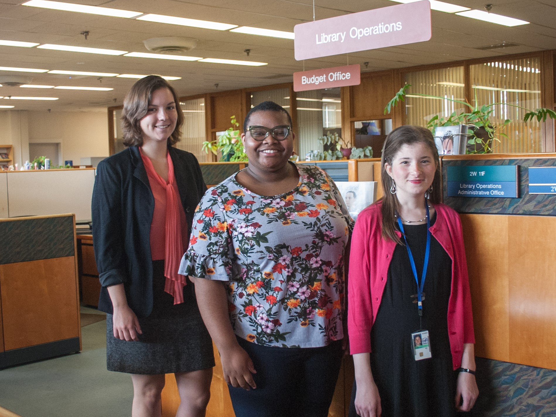 2017-2018 Associate Fellows posing for a picture