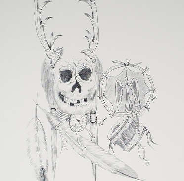 Cartel con texto y el dibujo en blanco y negro de un cráneo humano rematado con una cornamenta y plumas debajo de ella 