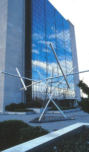 Kenneth Snelson's Tree Sculpture