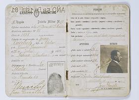 Vucetich's personal identification card (libreta de enrolamiento), 1911