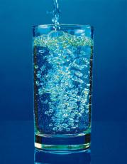 Fotografía de un vaso de agua