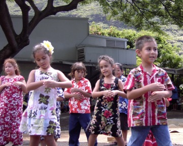 Hawaiian pre-school immersion students